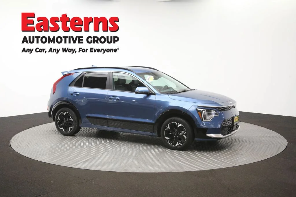 Used 2023 Blue Kia Wind image 46