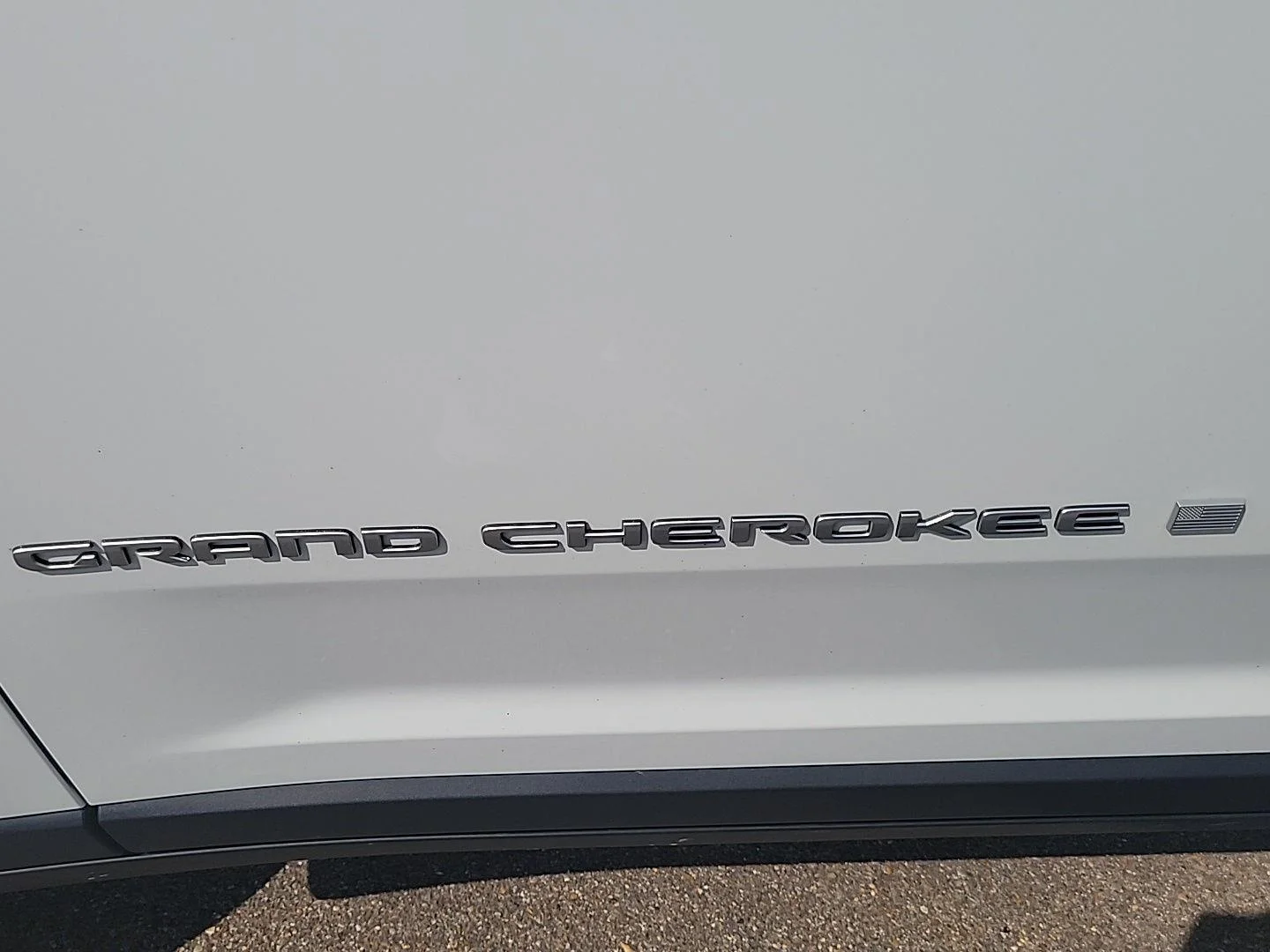 Used 2025 Bright White Clearcoat Jeep Limited image 13