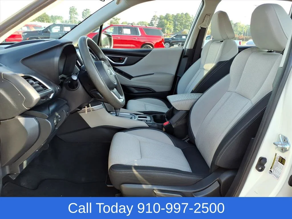 Used 2023 White Subaru  image 9