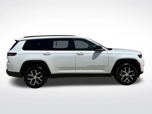 Used 2025 White Jeep Limited image 12