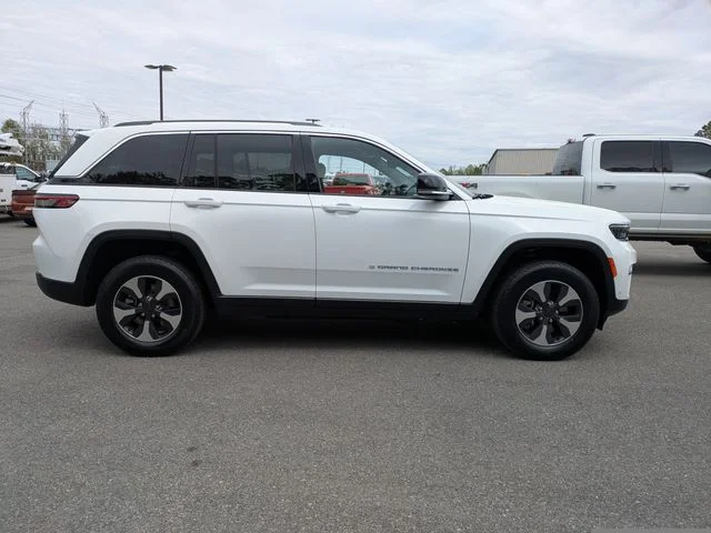 Used 2022 White Jeep 4xe image 3