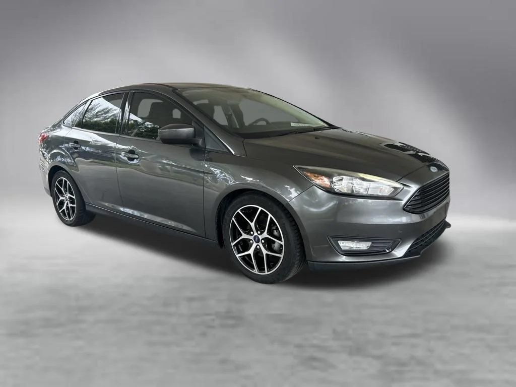 Used 2018 Gray Ford SE image 2