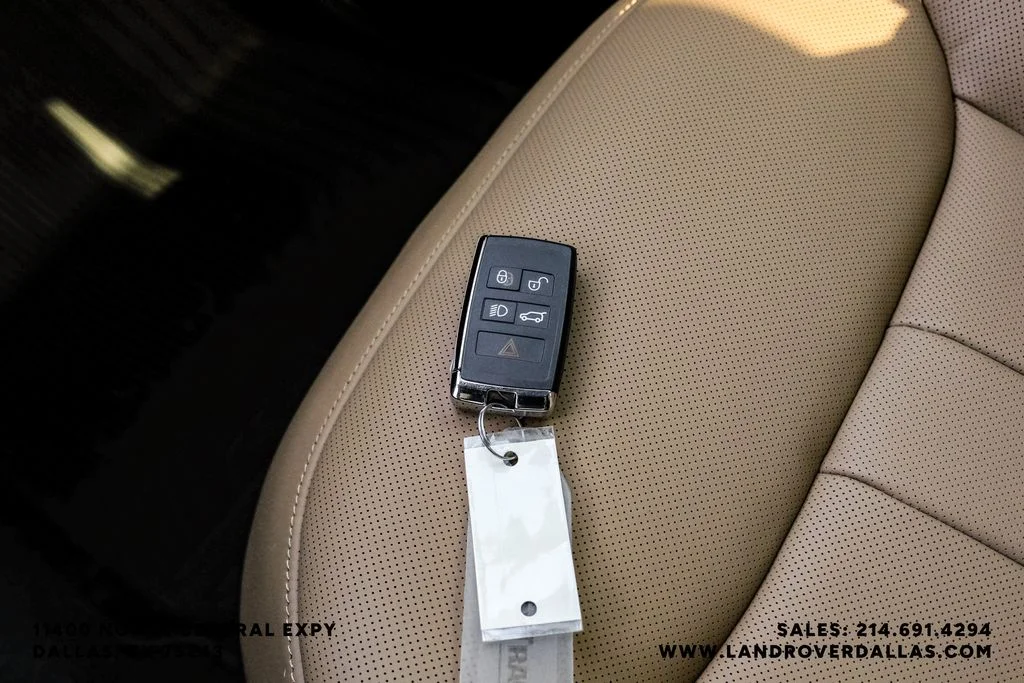 New 2026 Fuji White Land Rover Dynamic SE image 50