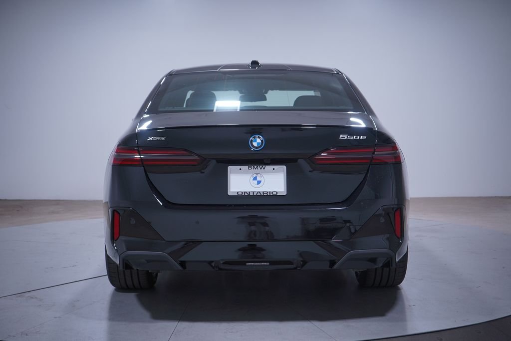 2026 Bmw 550e xDrive photo 4
