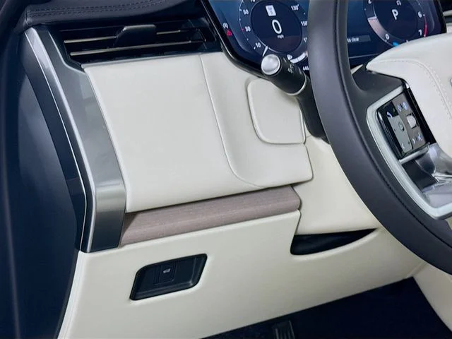New 2026 Charente Grey Prem Met Land Rover SE image 10