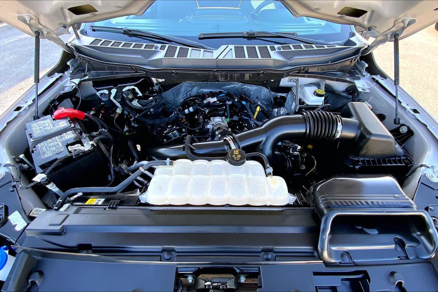 Used 2025 Iconic Silver Ford XLT image 32