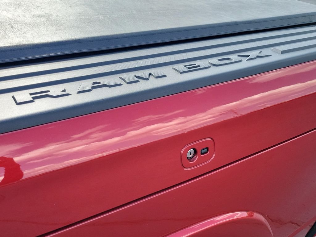 New 2026 Molten Red Pearl-Coat Exterior Paint RAM Tungsten image 10