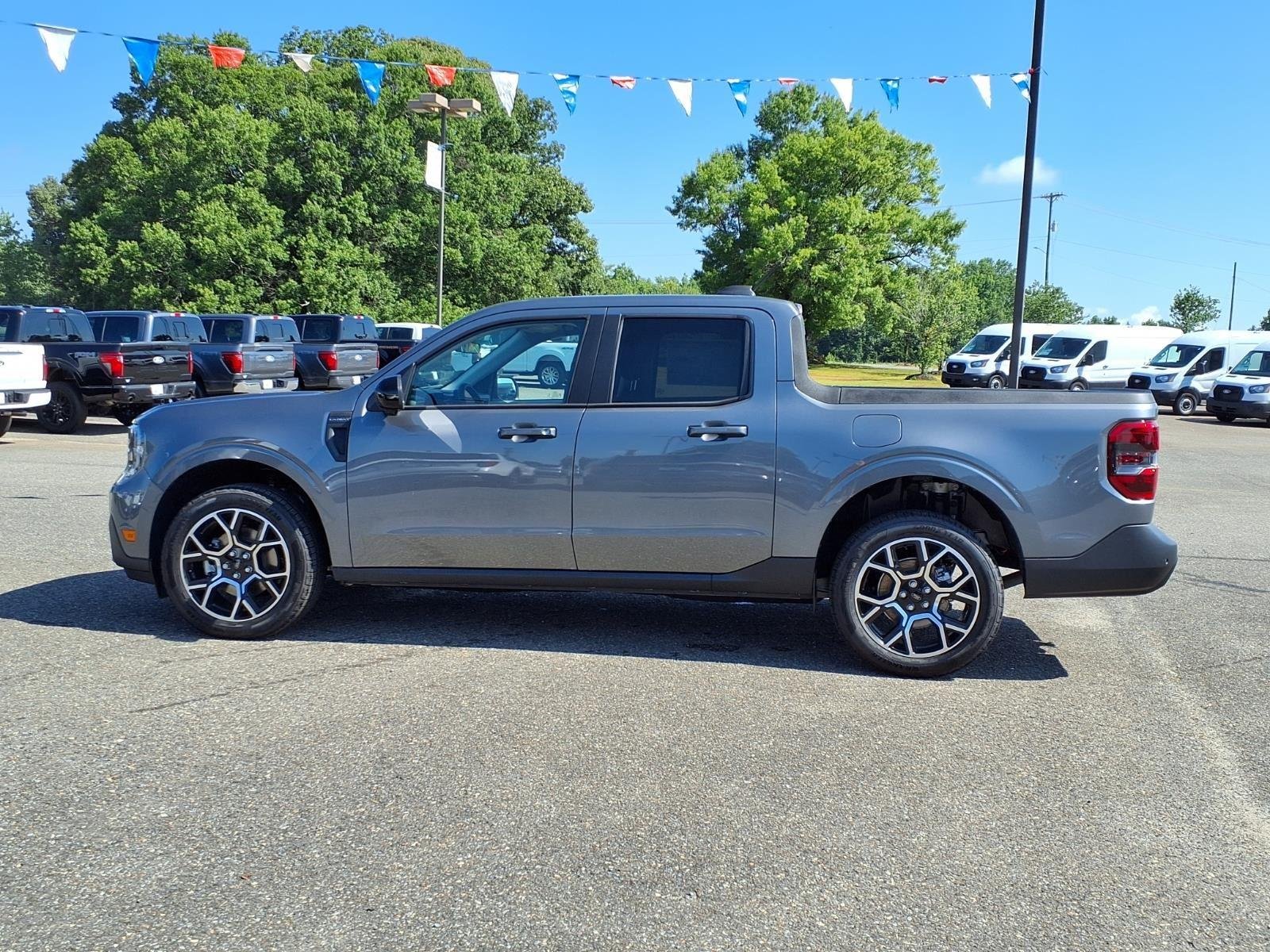 New 2026 Oxford White Ford XL image 3