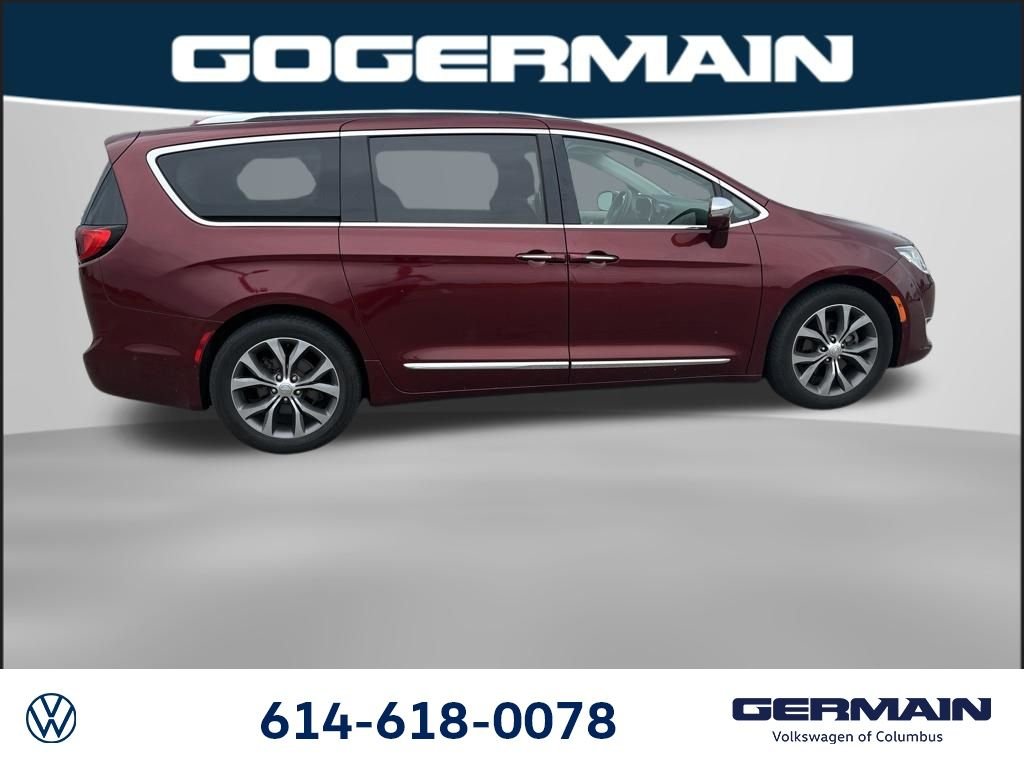 Used 2018 Velvet Chrysler Limited image 11