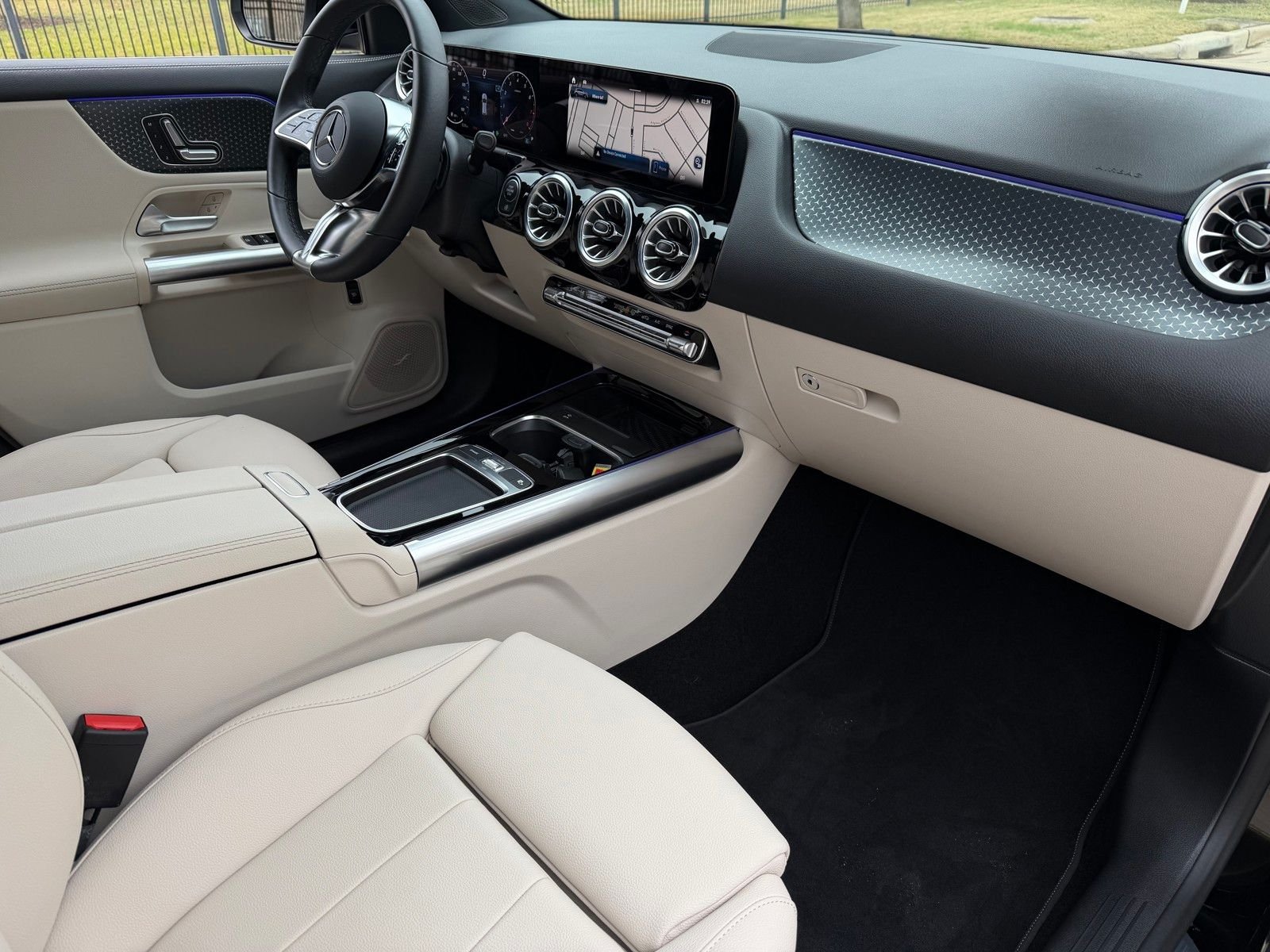 Certified Used 2025 Black Mercedes-Benz GLA 250 image 16