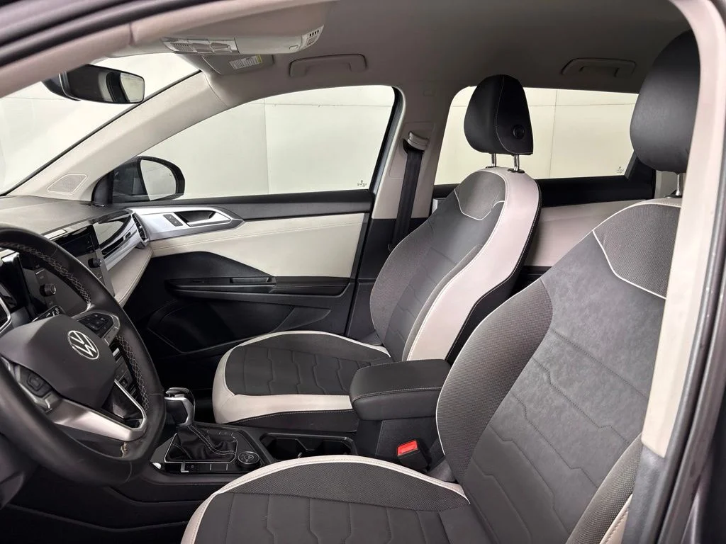 Used 2025 Gray Volkswagen 1.5T SE image 24