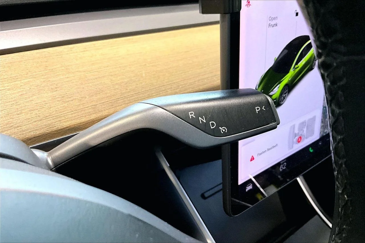 Used 2019  Tesla Long Range image 30