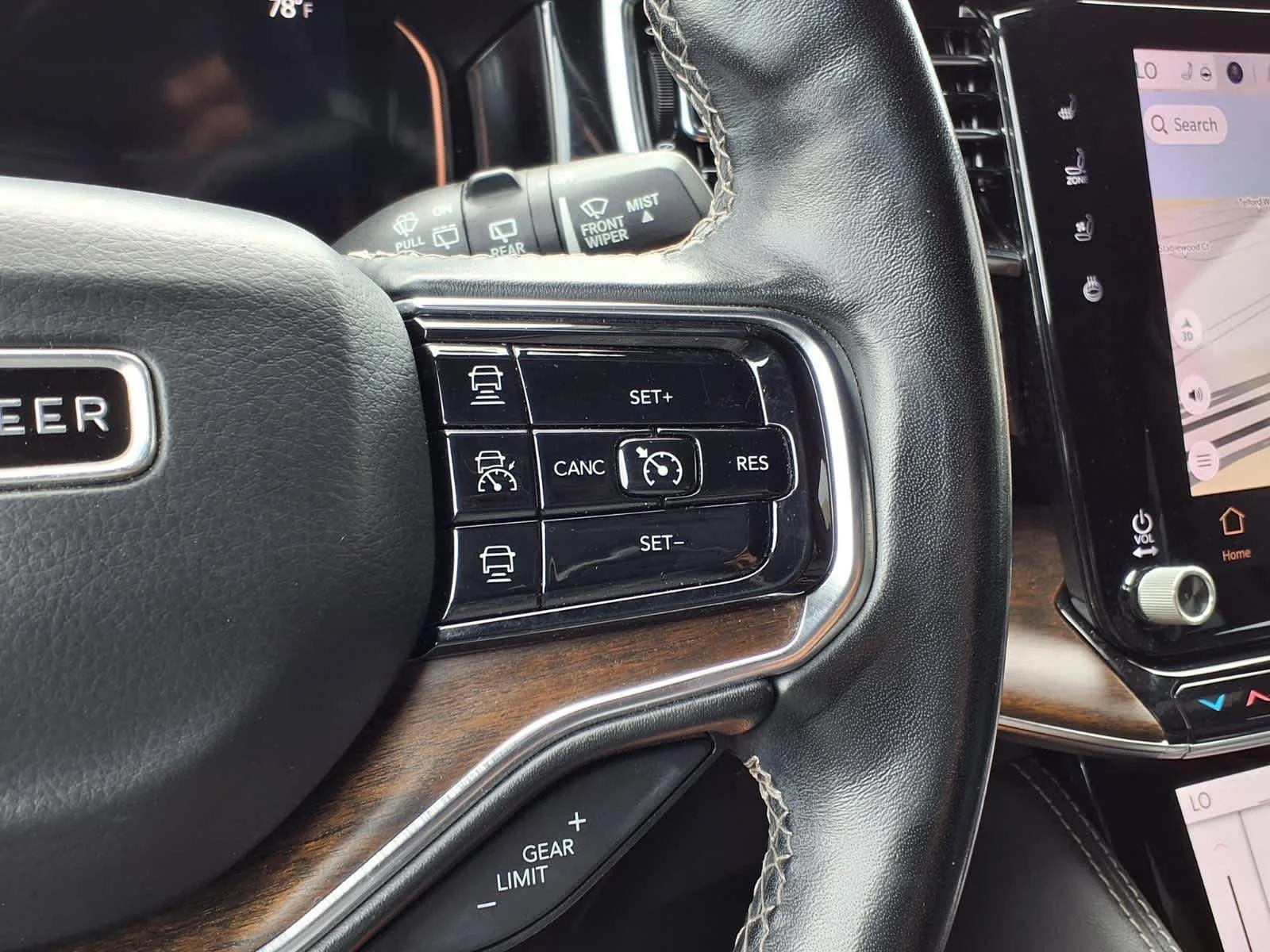 Used 2022 Diamond Black Crystal Pearlcoat Jeep Series I image 27