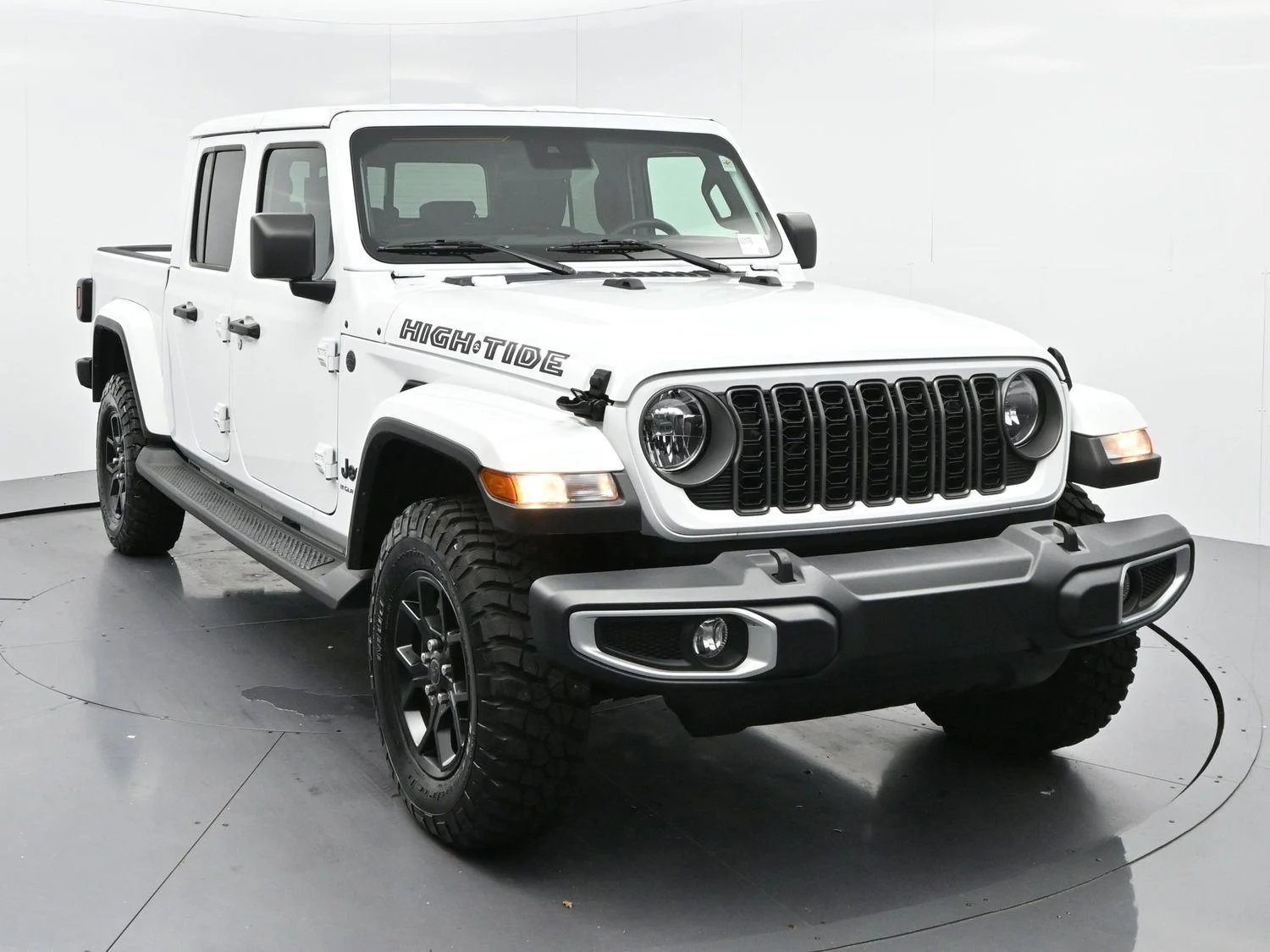 Used 2025 White Jeep High Tide image 2