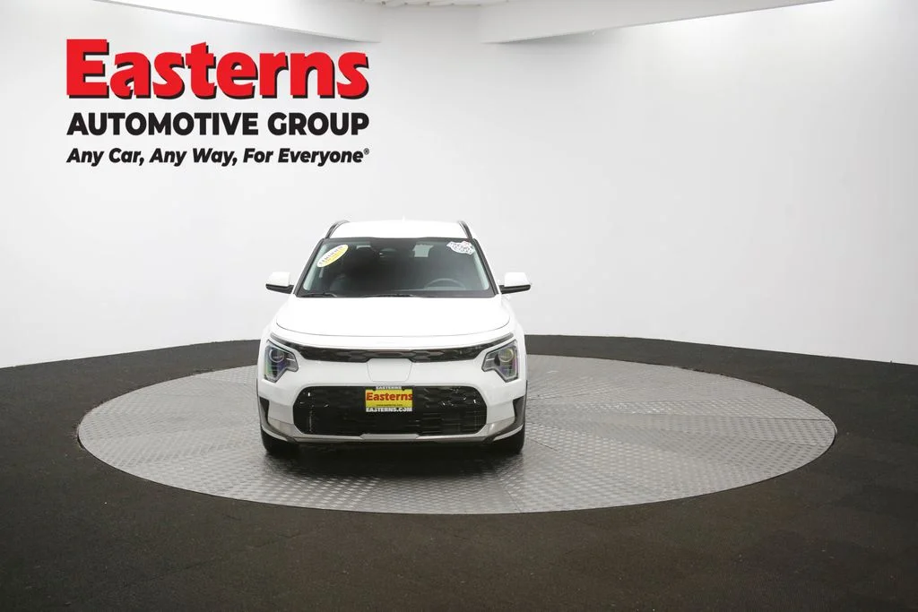 Used 2024 White Kia Wind image 52