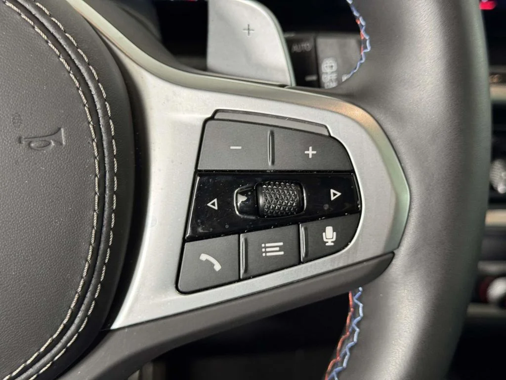 Used 2026 White BMW M60i image 23