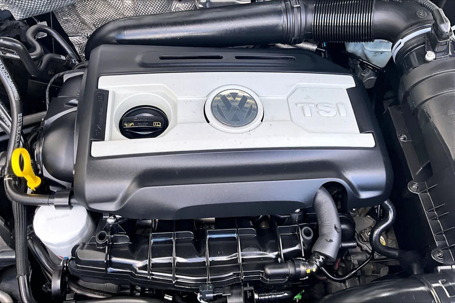 Used 2014 Pepper Gray Metallic Volkswagen SEL image 31