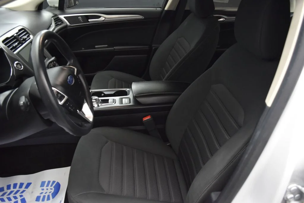 Used 2020 White Ford SE image 17