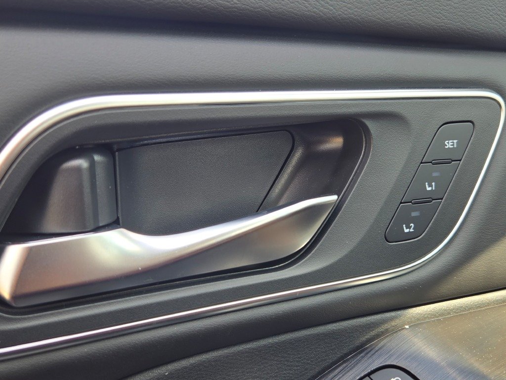 New 2026 Boulder Gray Pearl / Super Black Two-tone Nissan Platinum image 31