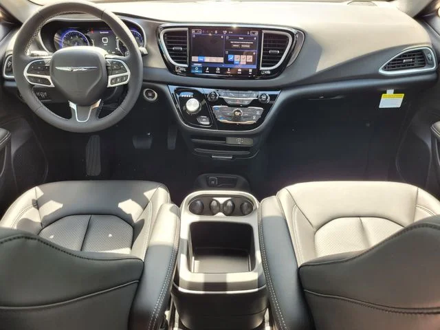 2026 Chrysler Voyager LX - Photo 16