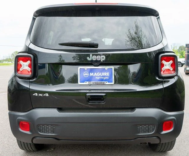 Used 2023 Black Jeep Latitude image 7