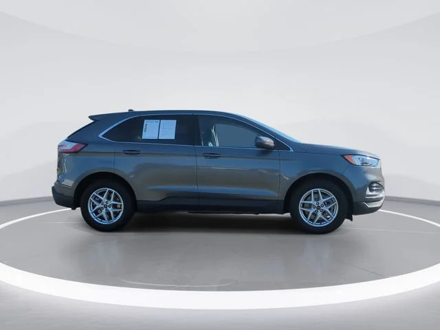 Used 2024 Gray Ford SEL image 9