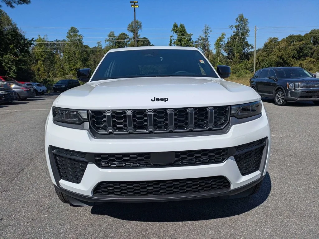 New 2027 Bright White Clear-Coat Paint Jeep  image 9