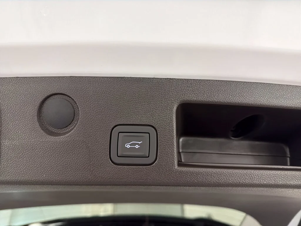 New 2027 Summit White GMC Denali image 9