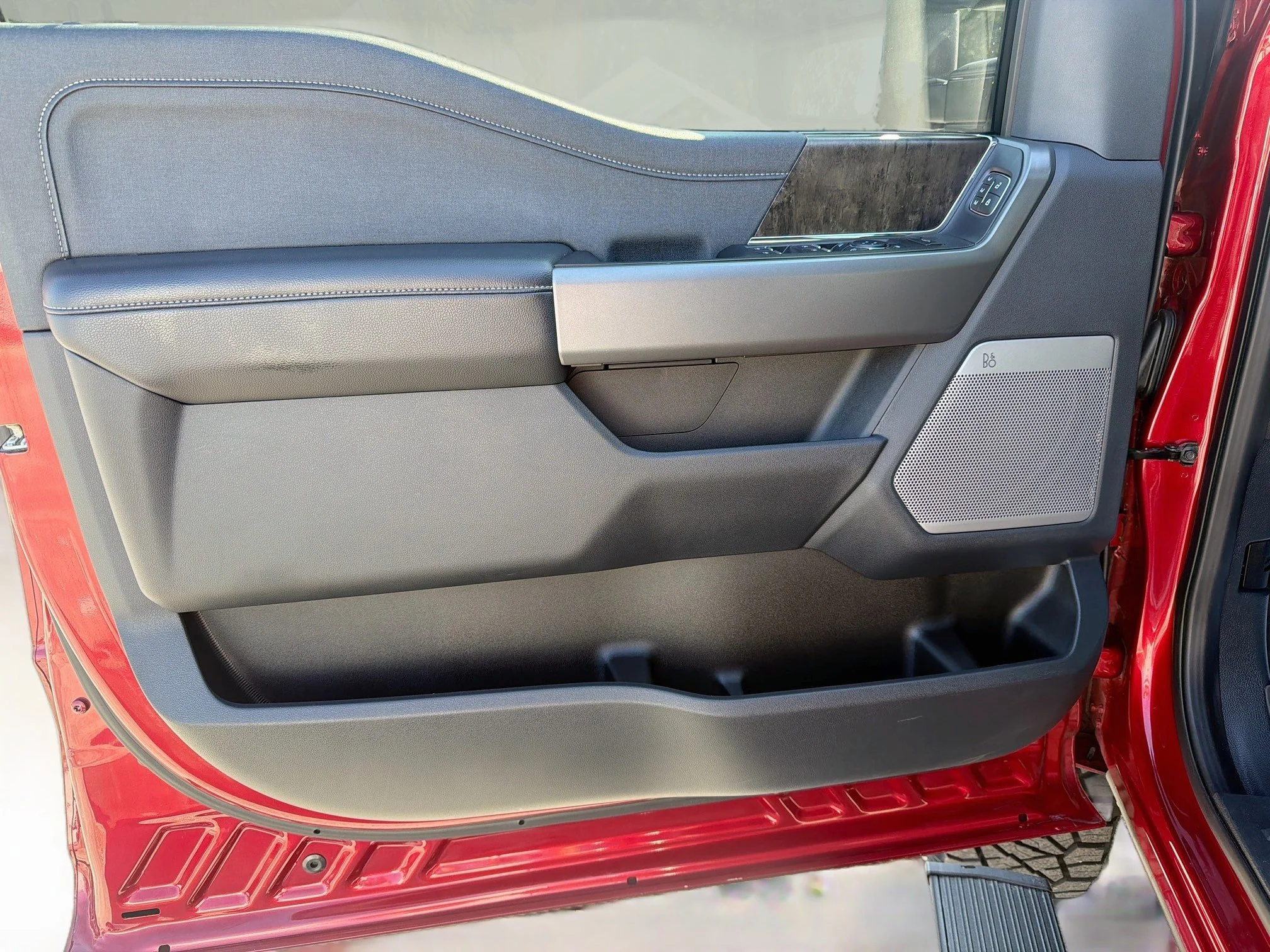 Used 2025 Ruby Red Metallic Ford LARIAT image 20