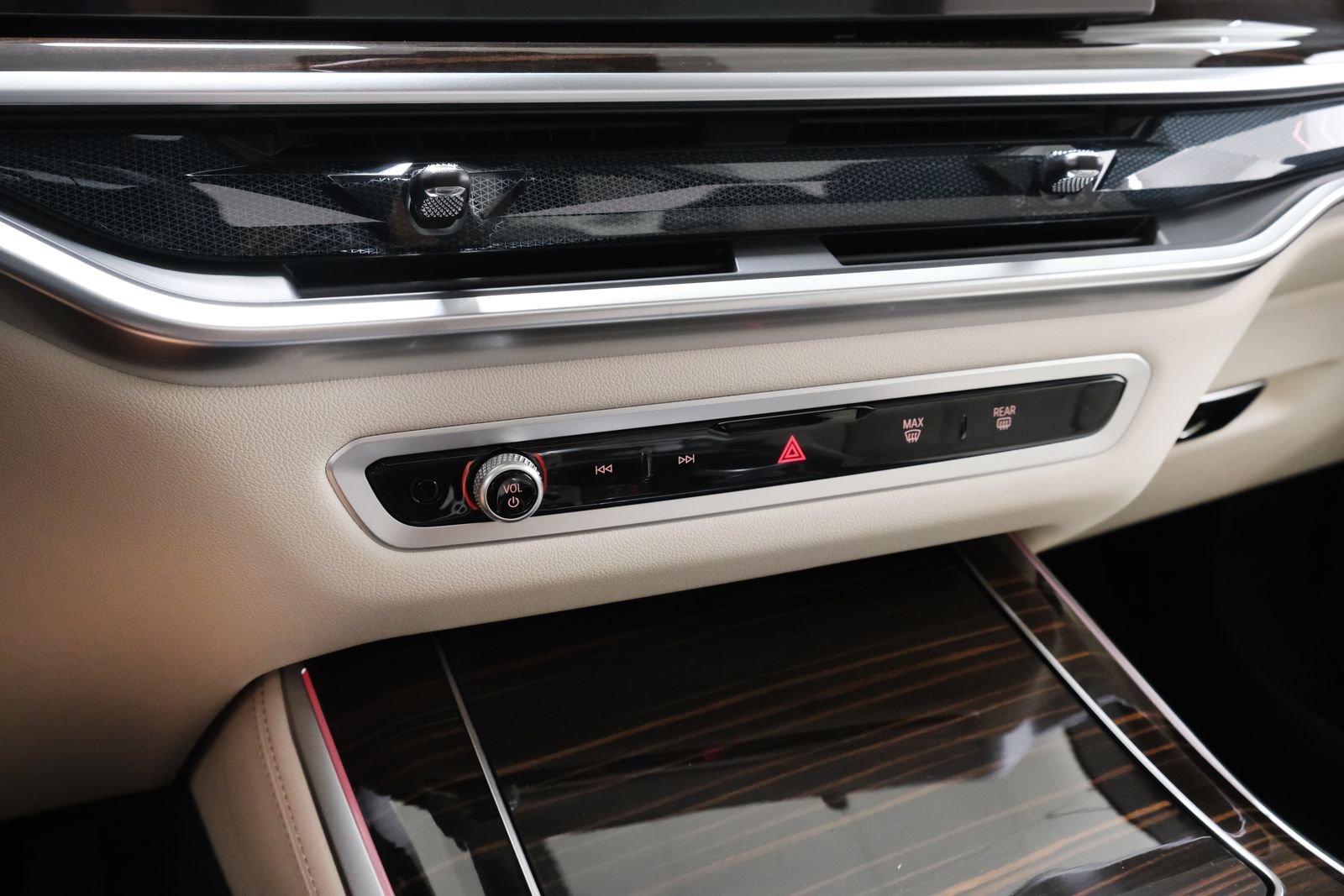 New 2026 Dravit Grey Metallic BMW xDrive40i image 28