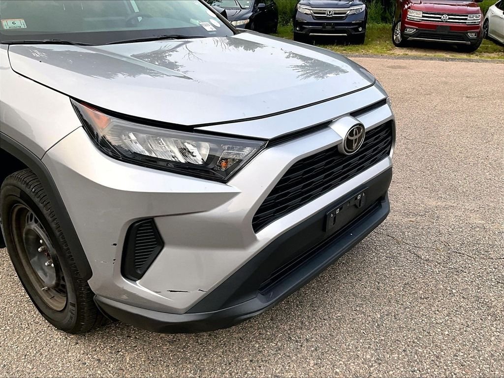 Used 2022 Silver Toyota LE image 8