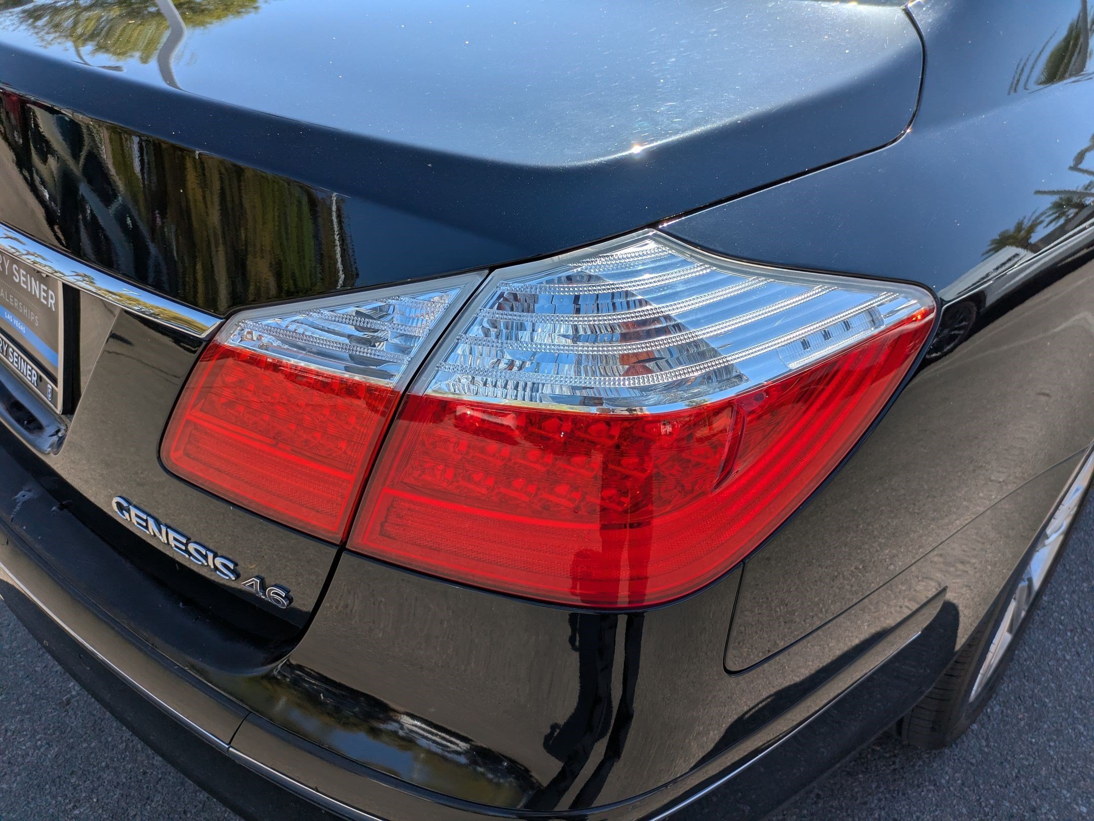 Used 2011 Black Noir Pearl Hyundai 4.6 image 11
