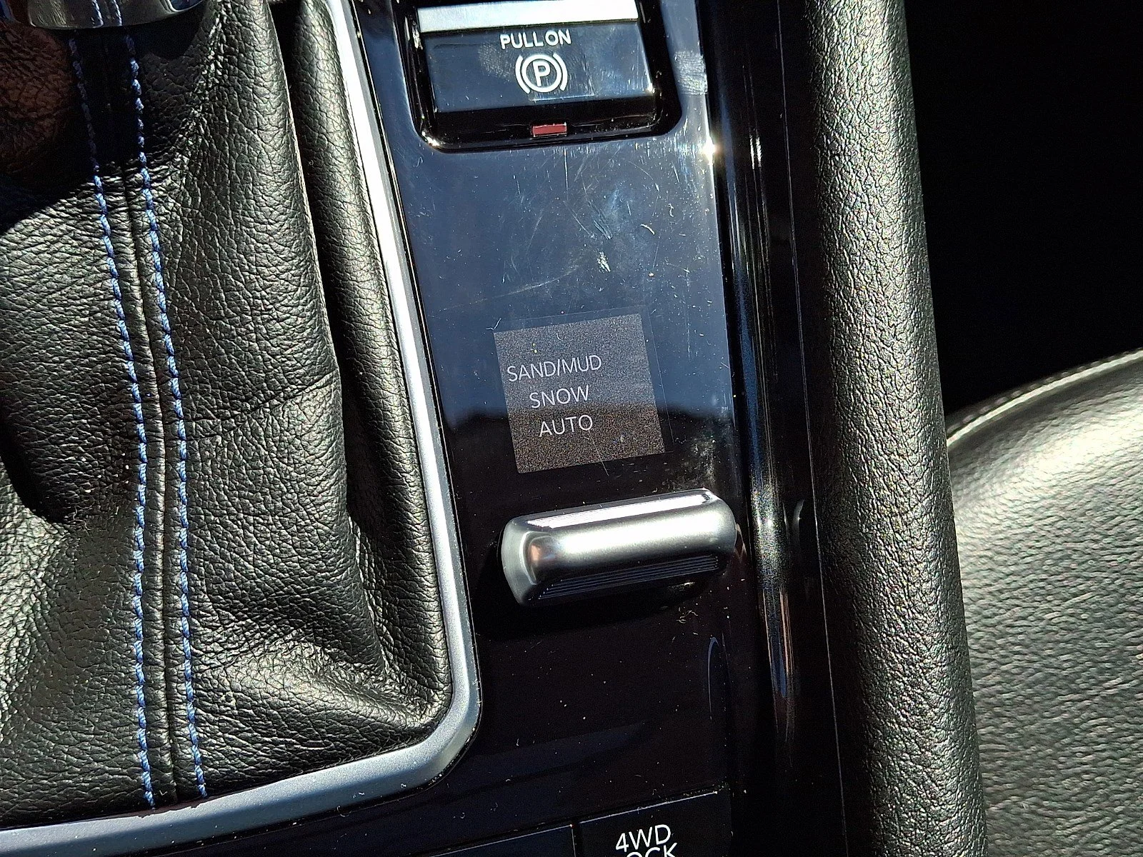 Certified Used 2022 Diamond Black Crystal Pearlcoat Jeep Latitude image 25