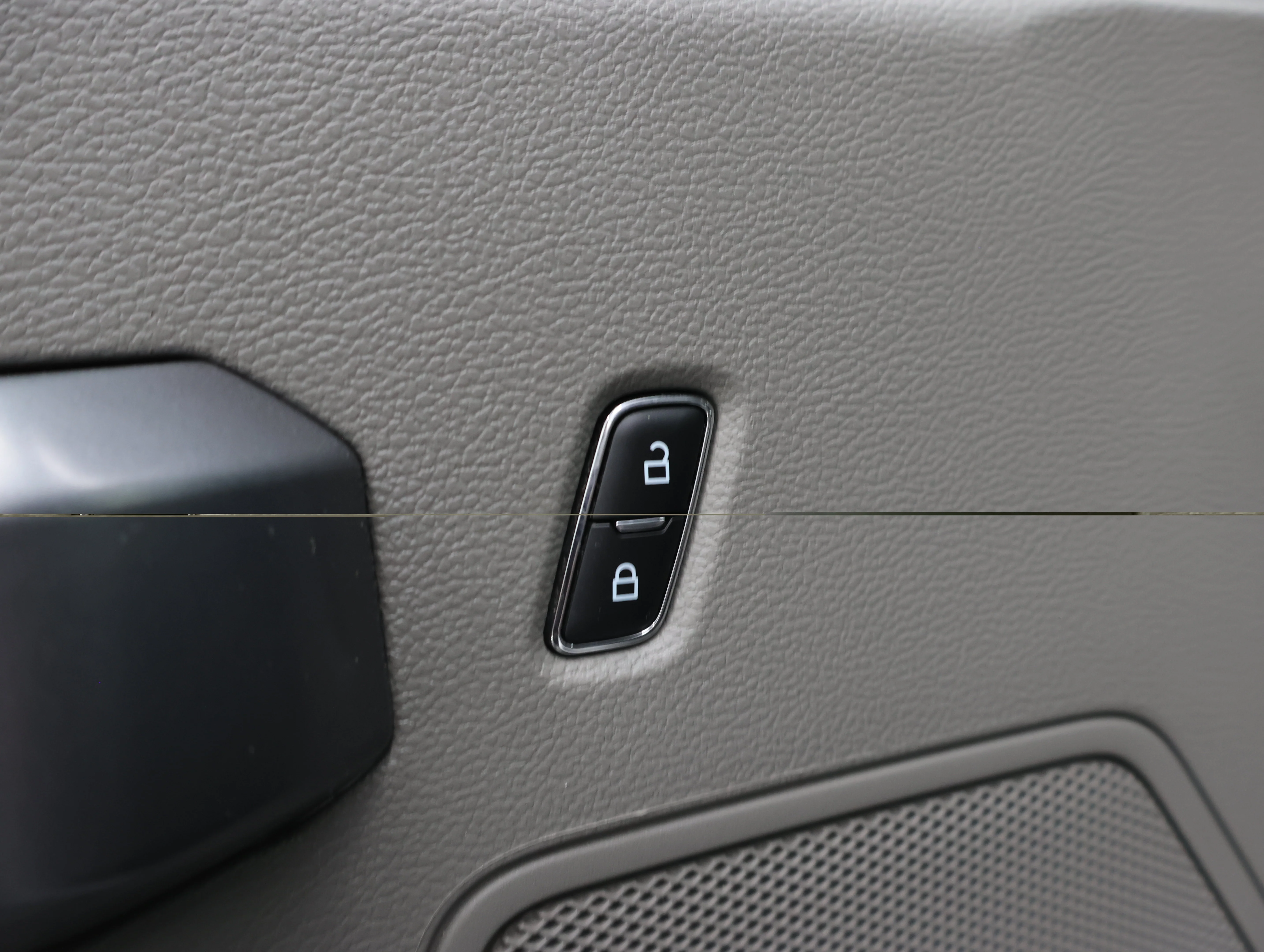 Used 2022 Oxford White Ford XLT image 41