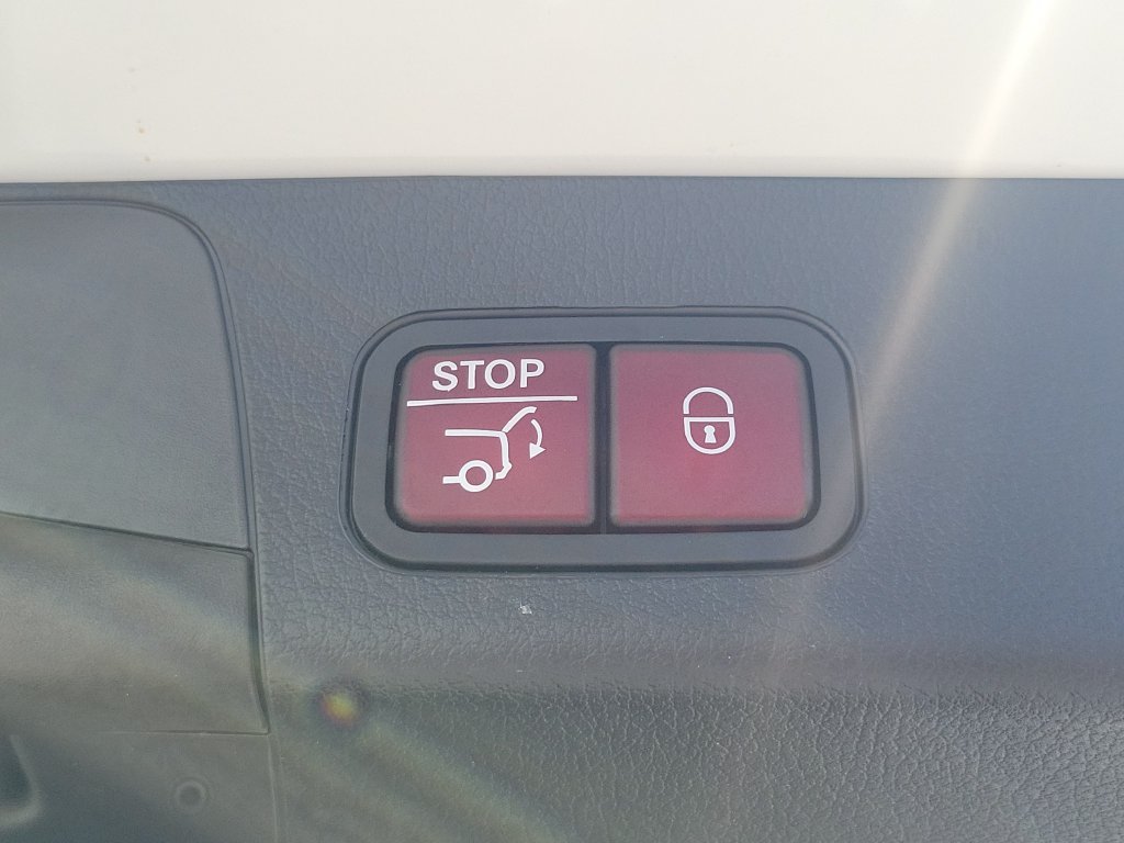 Certified Used 2026 White Mercedes-Benz GLB 250 image 10