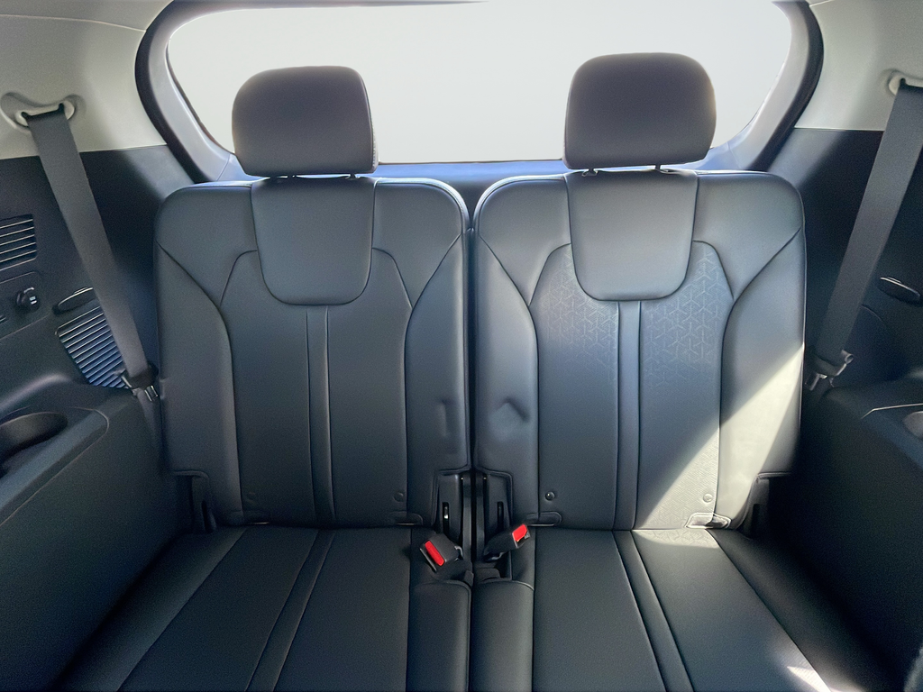 Used 2023 White Kia SX image 29