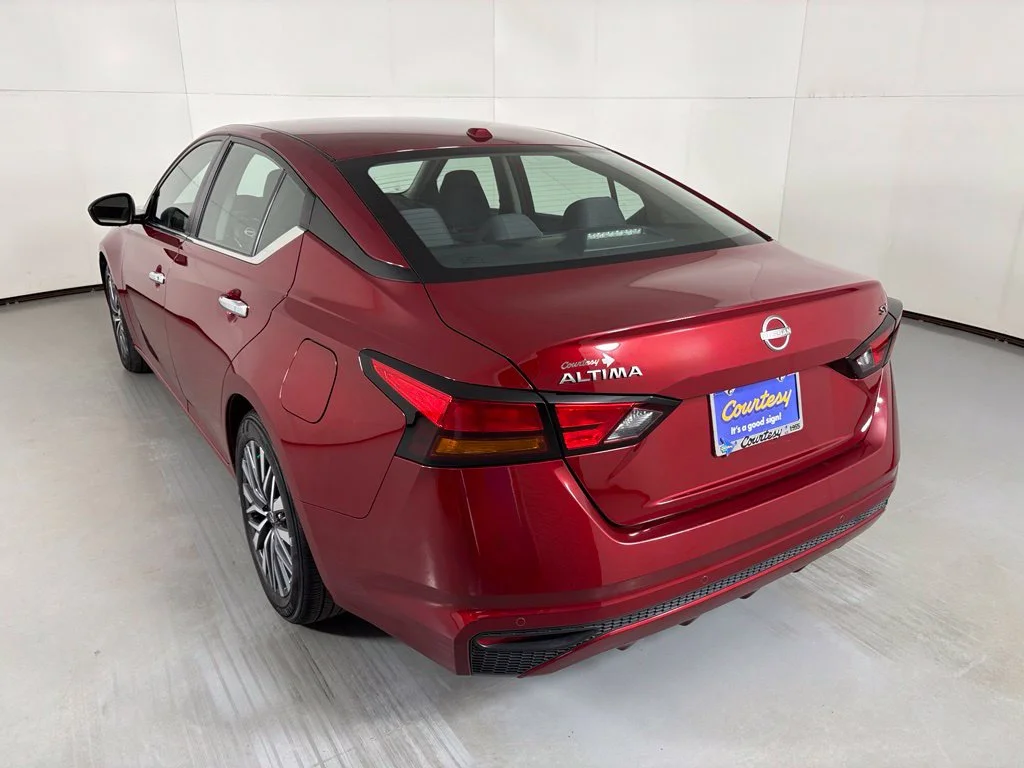 Used 2024 Red Nissan 2.5 SV image 6