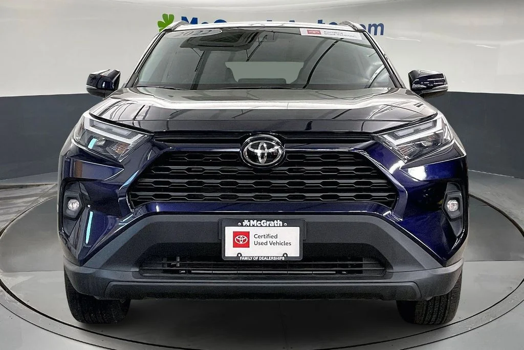 Used 2022 Blue Toyota XLE Premium image 5