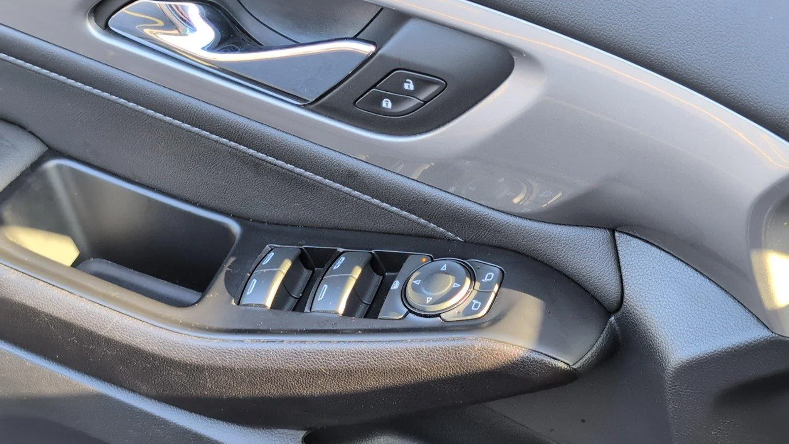 Used 2023 STERLING GRAY METALLIC Chevrolet LT Cloth image 20