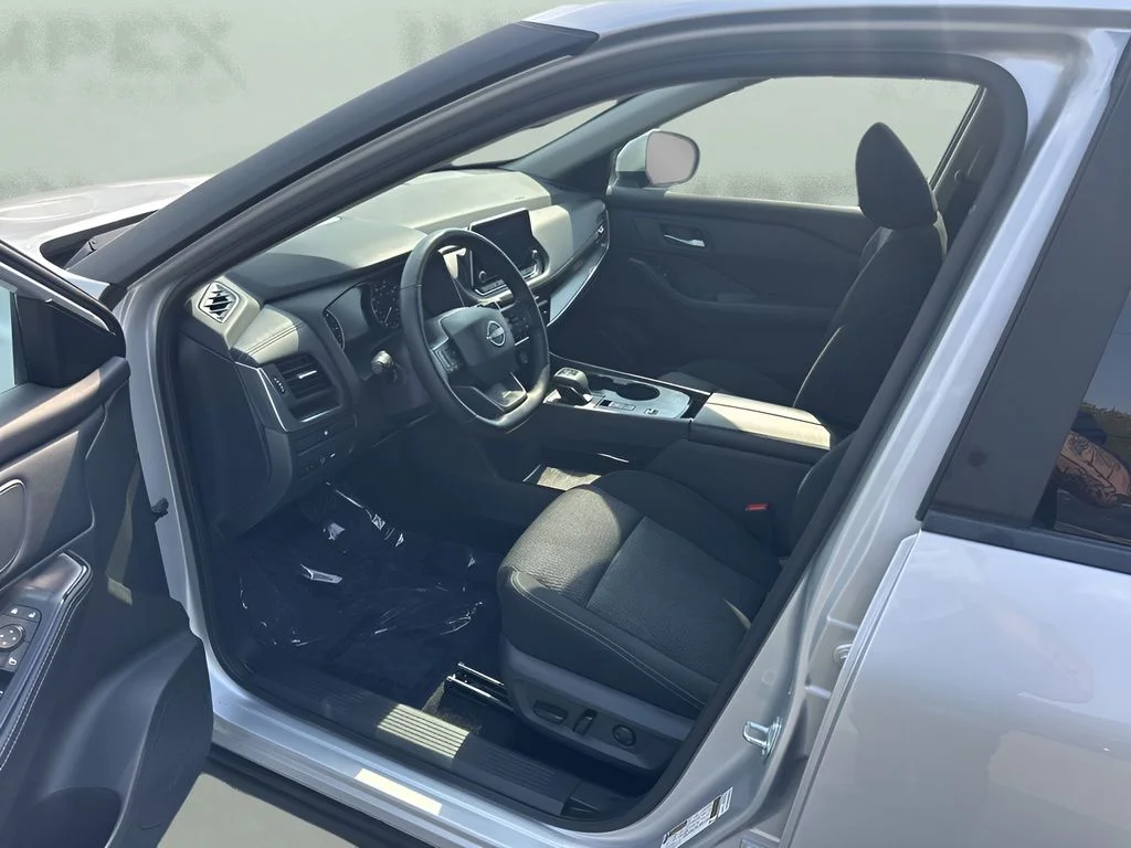 Used 2025 Silver Nissan SV image 9