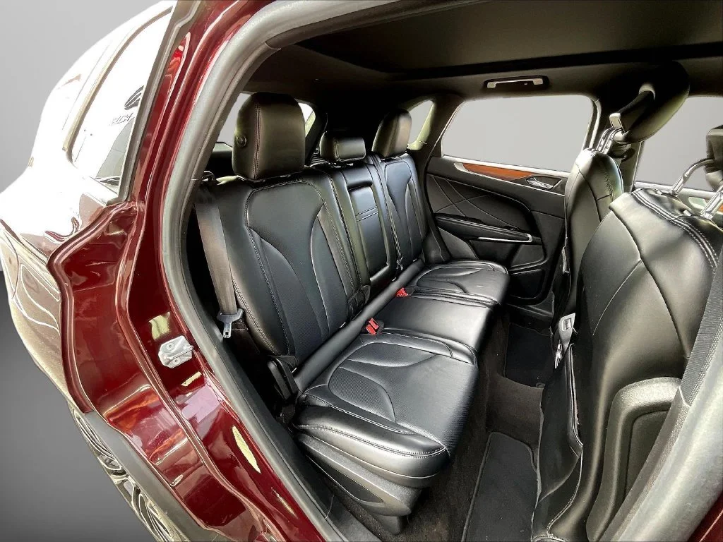 Used 2019 Burgundy Lincoln Reserve image 24