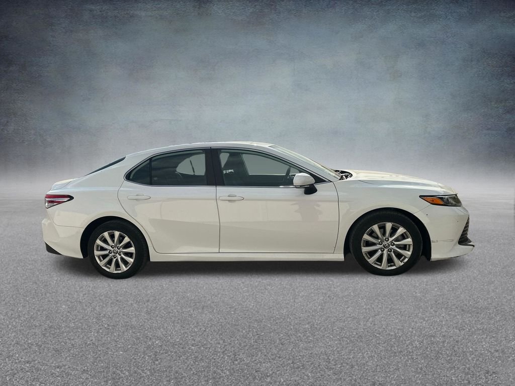 Used 2020 White Toyota LE image 7