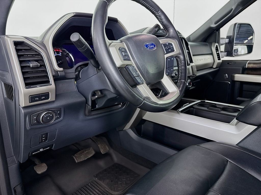 Used 2022 White Ford Lariat image 4