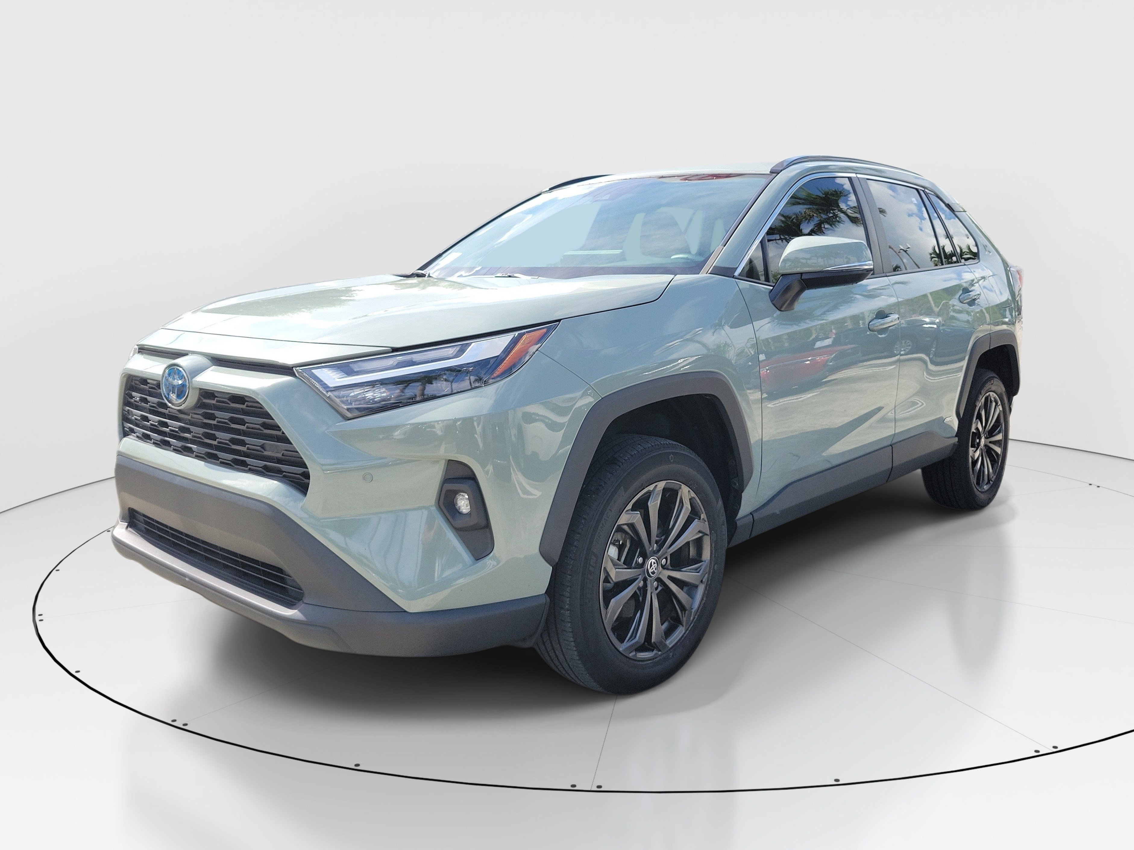 Used 2023 Lunar Toyota Hybrid XLE Premium image 3