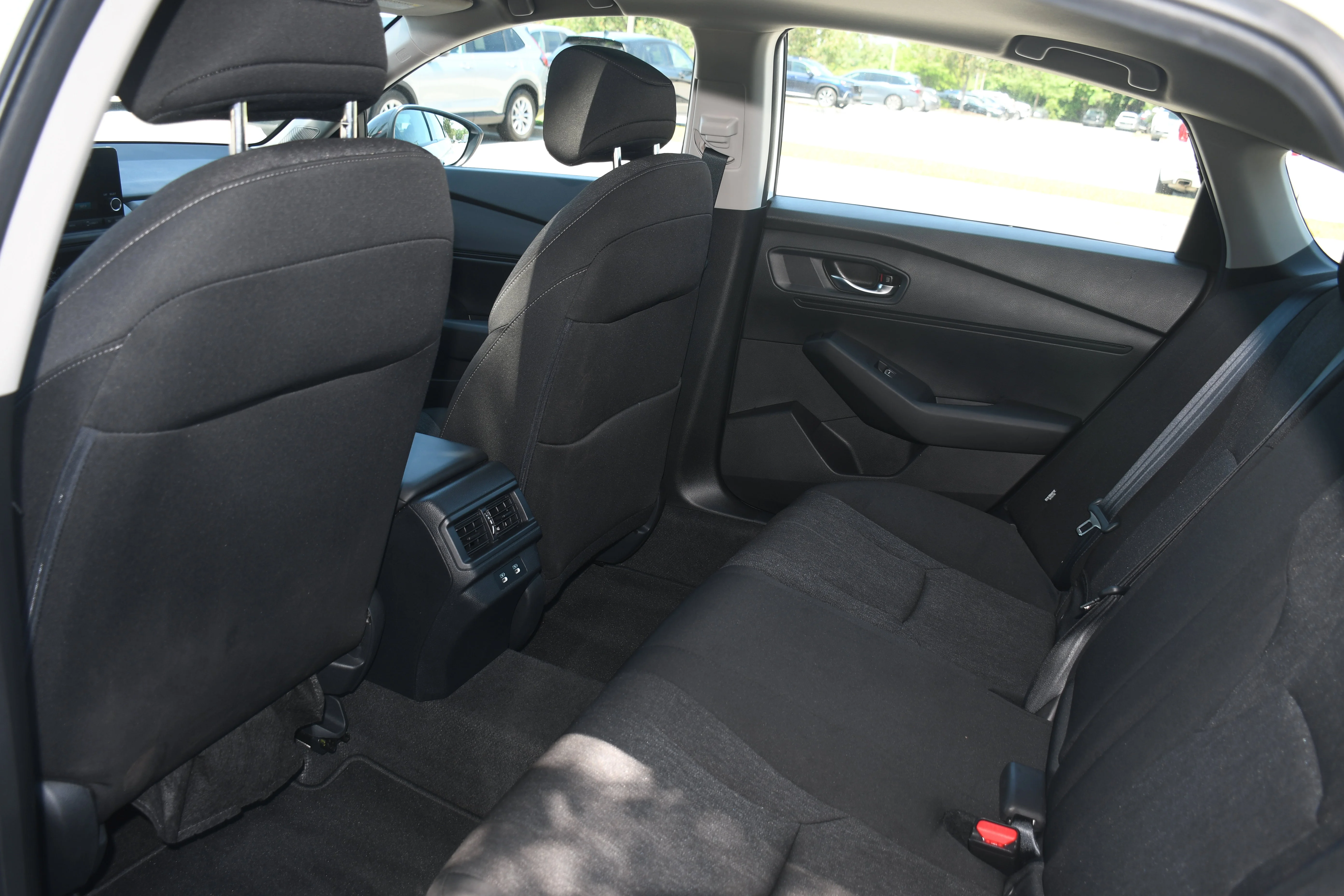 Used 2025  Honda SE image 16