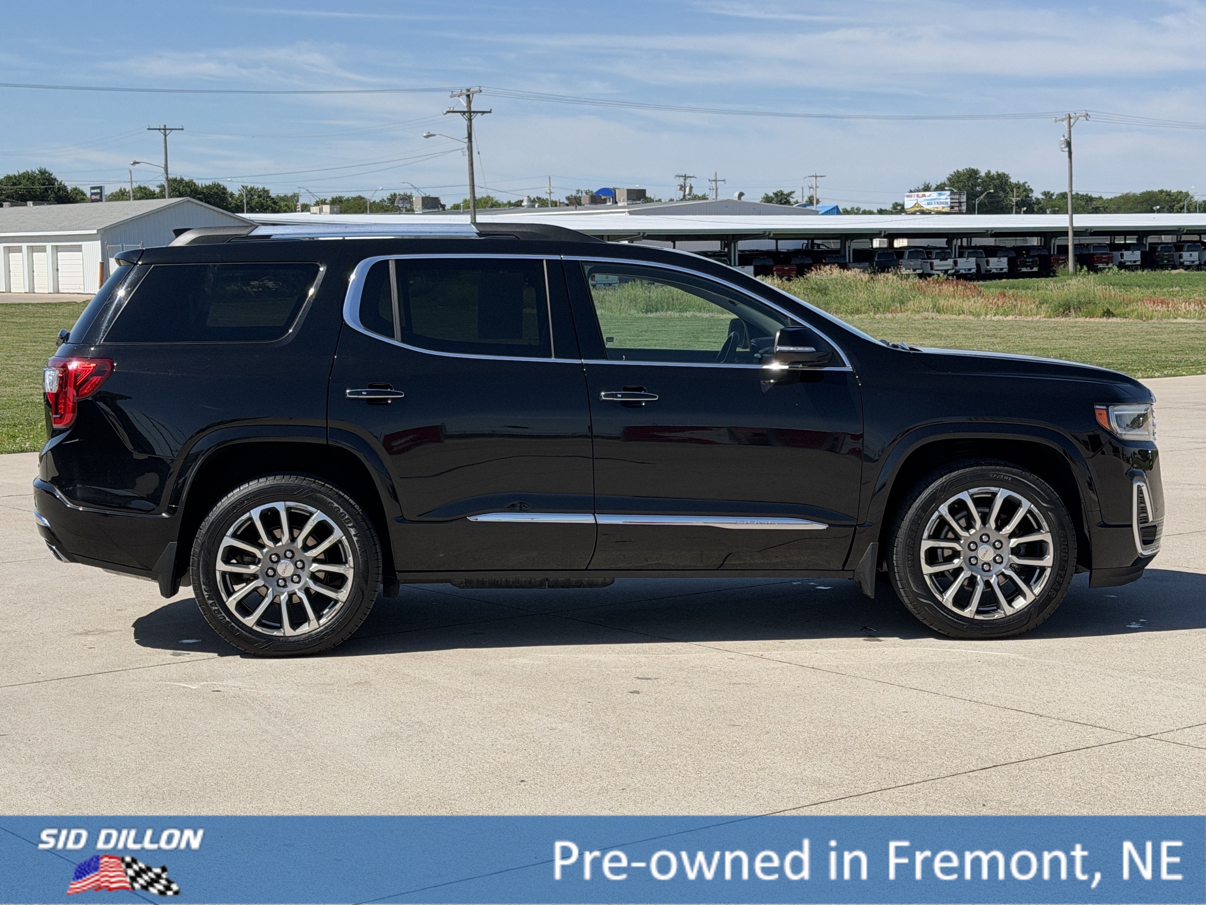 Used 2022 Ebony Twilight Metallic GMC Denali image 3