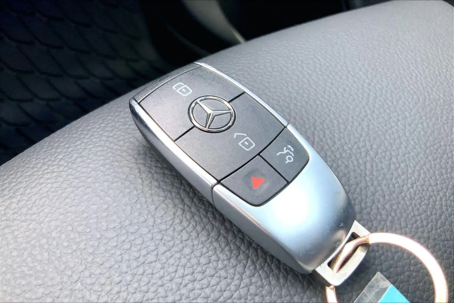 Used 2025 Polar White Mercedes-Benz GLB 250 image 15