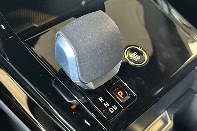 New 2026 Santorini Black Land Rover SE image 21
