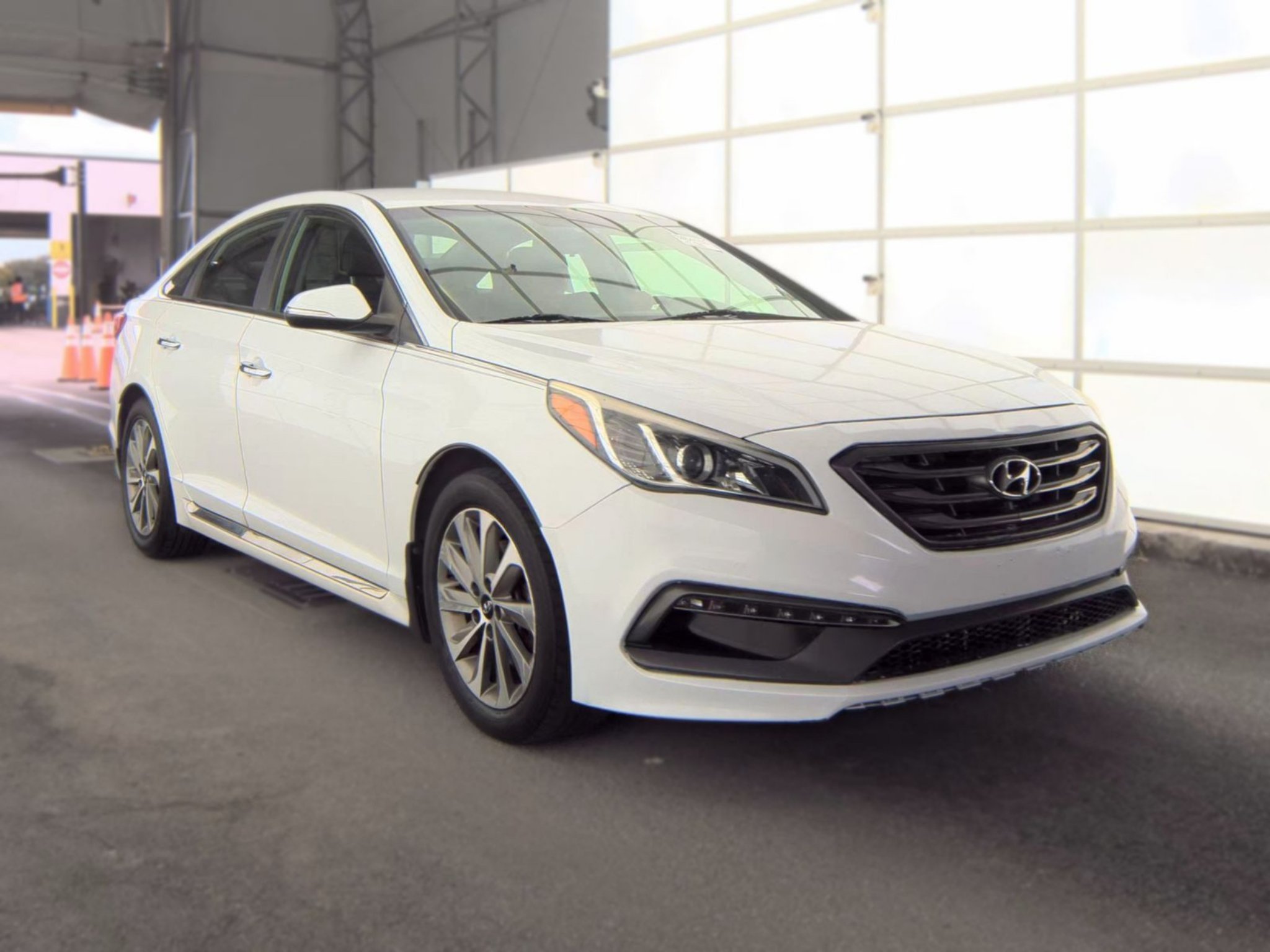 Used 2016 Quartz White Pearl Hyundai 2.4L Sport image 3