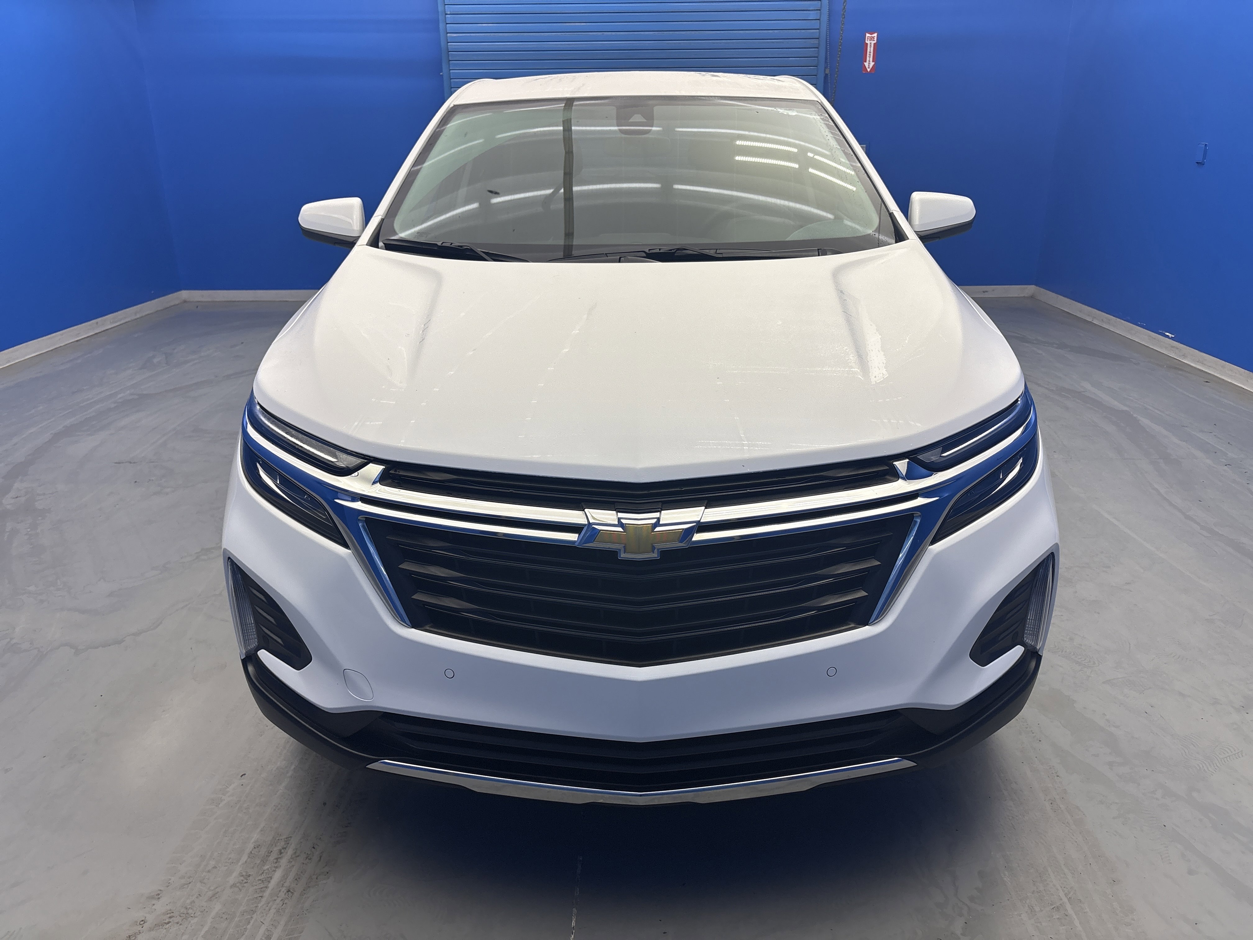 Used 2024 Summit White Chevrolet LT image 3